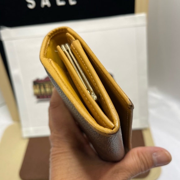 Celine Triomphe Long Wallet.Pre loved. - Picture 5 of 7